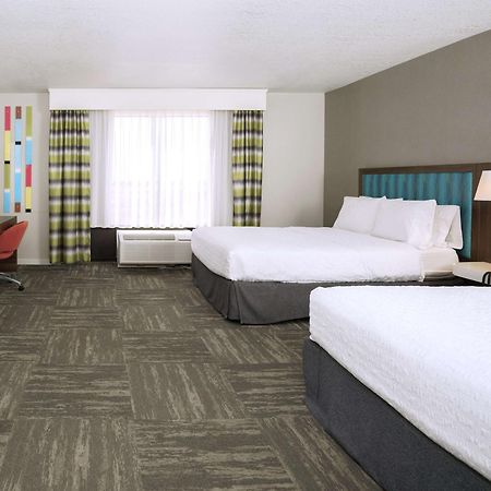 Hampton Inn Hays-North Of I-70 Екстериор снимка