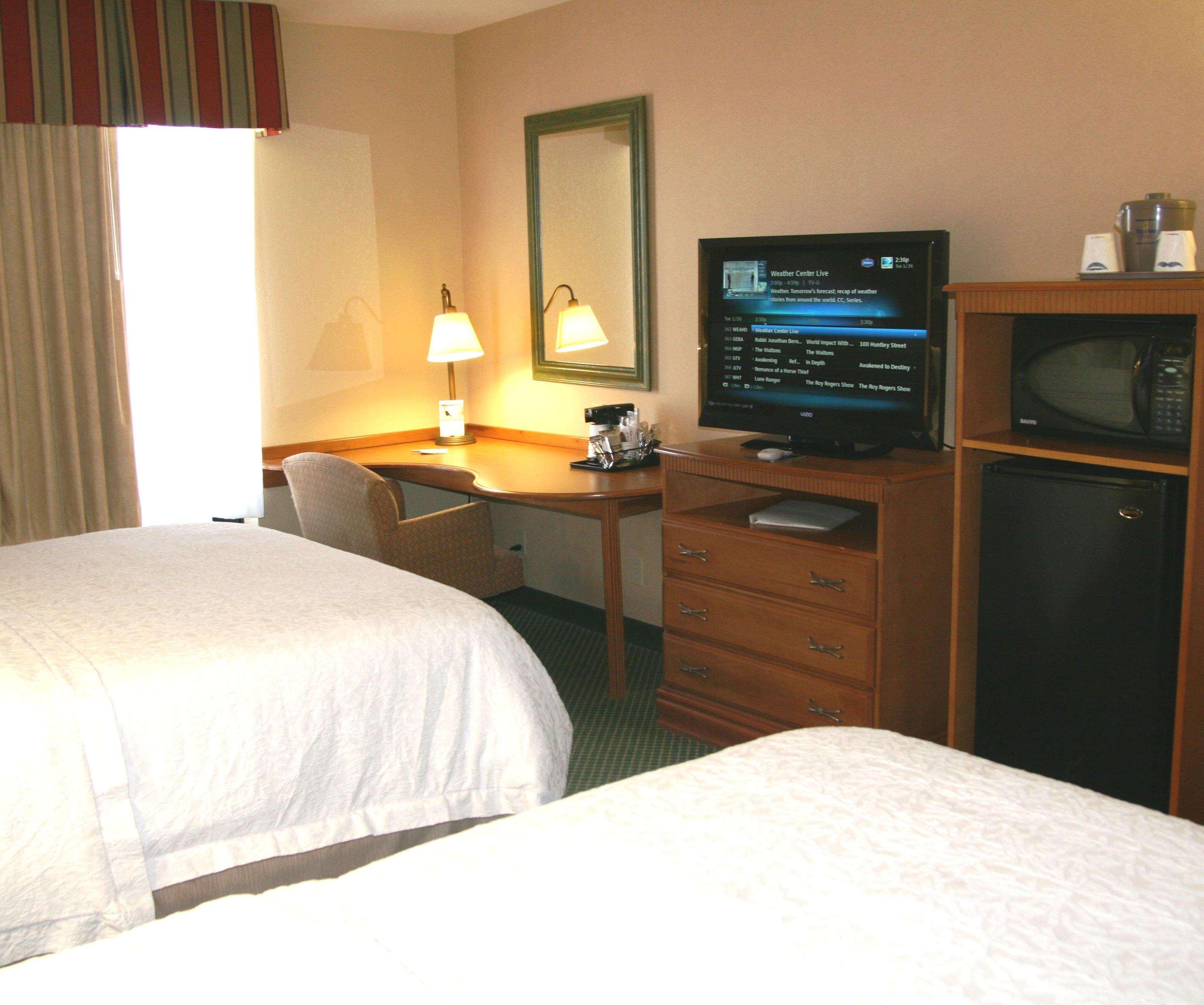 Hampton Inn Hays-North Of I-70 Екстериор снимка