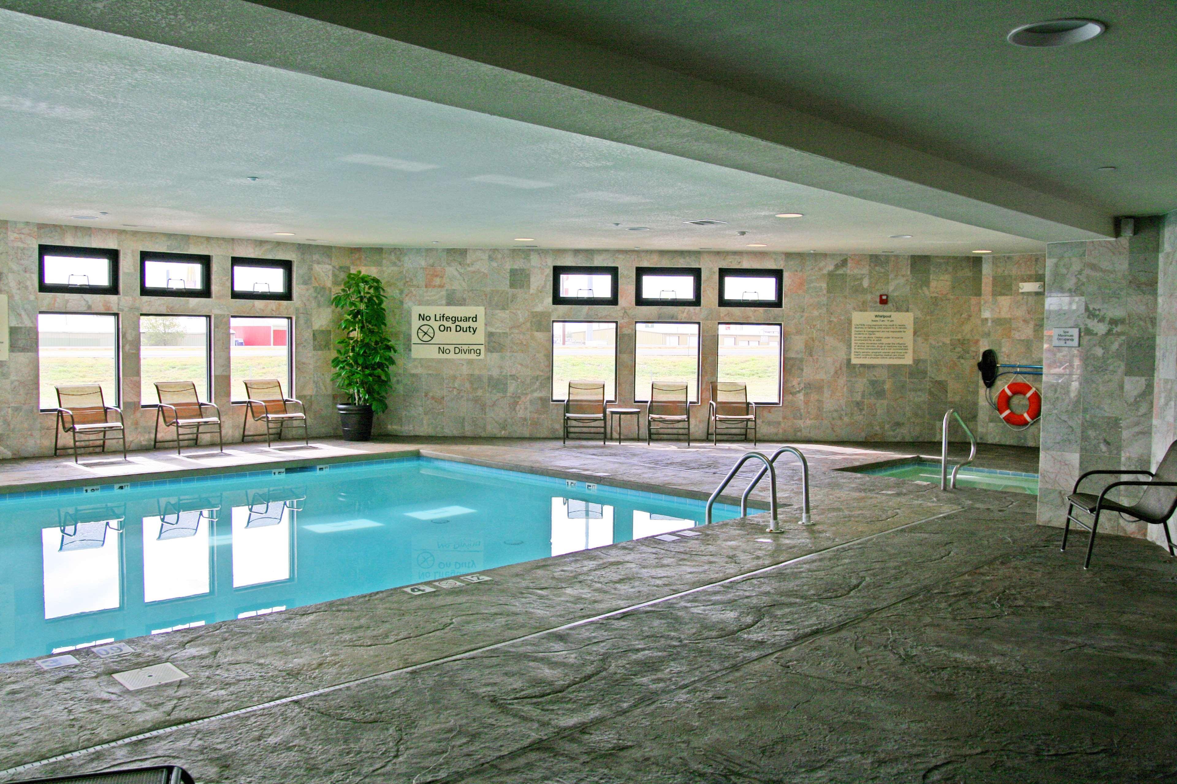 Hampton Inn Hays-North Of I-70 Екстериор снимка