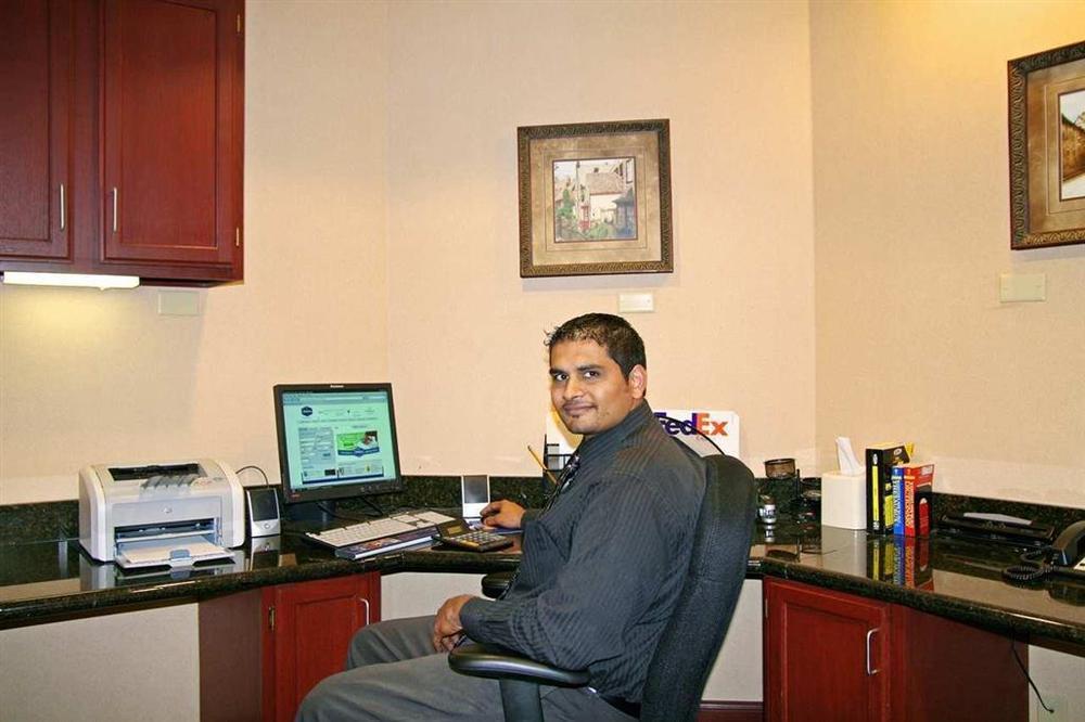Hampton Inn Hays-North Of I-70 Съоръжения снимка