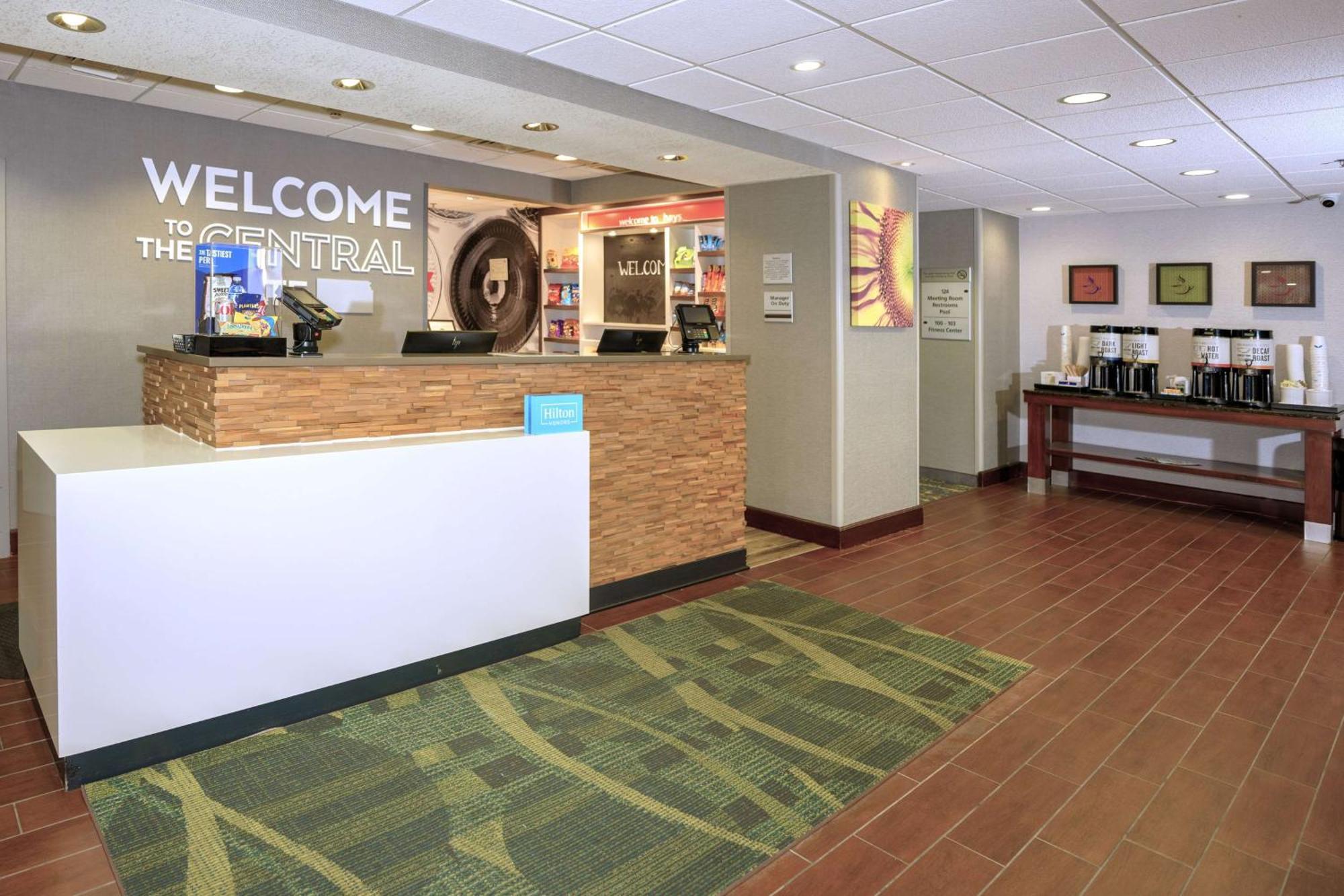 Hampton Inn Hays-North Of I-70 Екстериор снимка