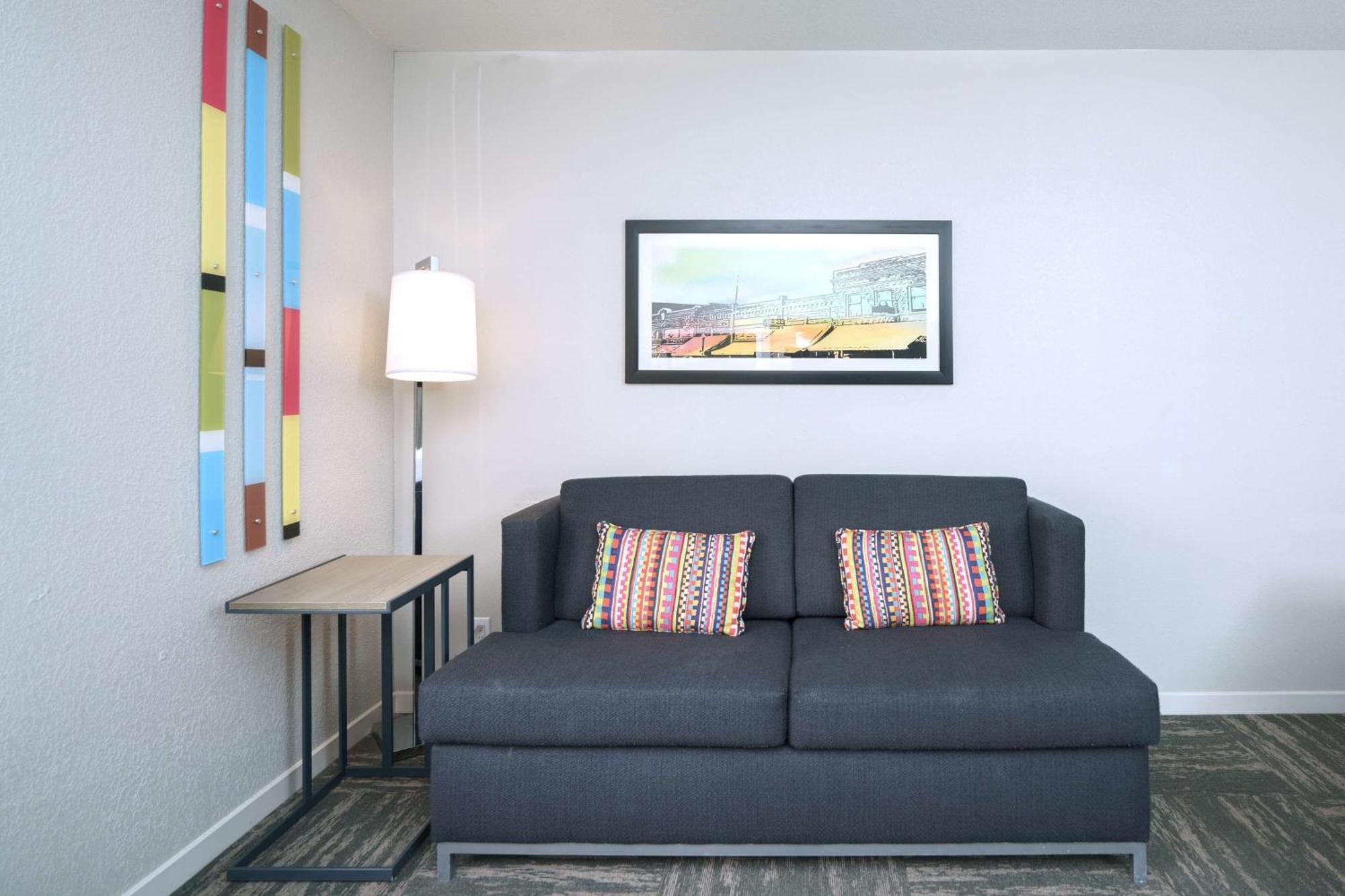 Hampton Inn Hays-North Of I-70 Екстериор снимка