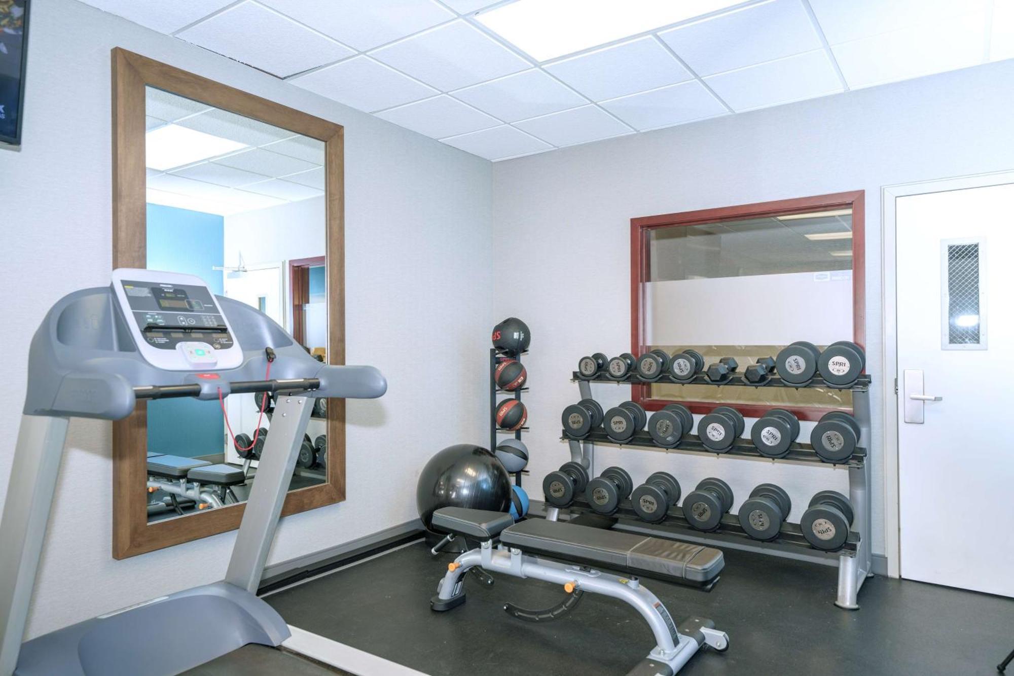 Hampton Inn Hays-North Of I-70 Екстериор снимка