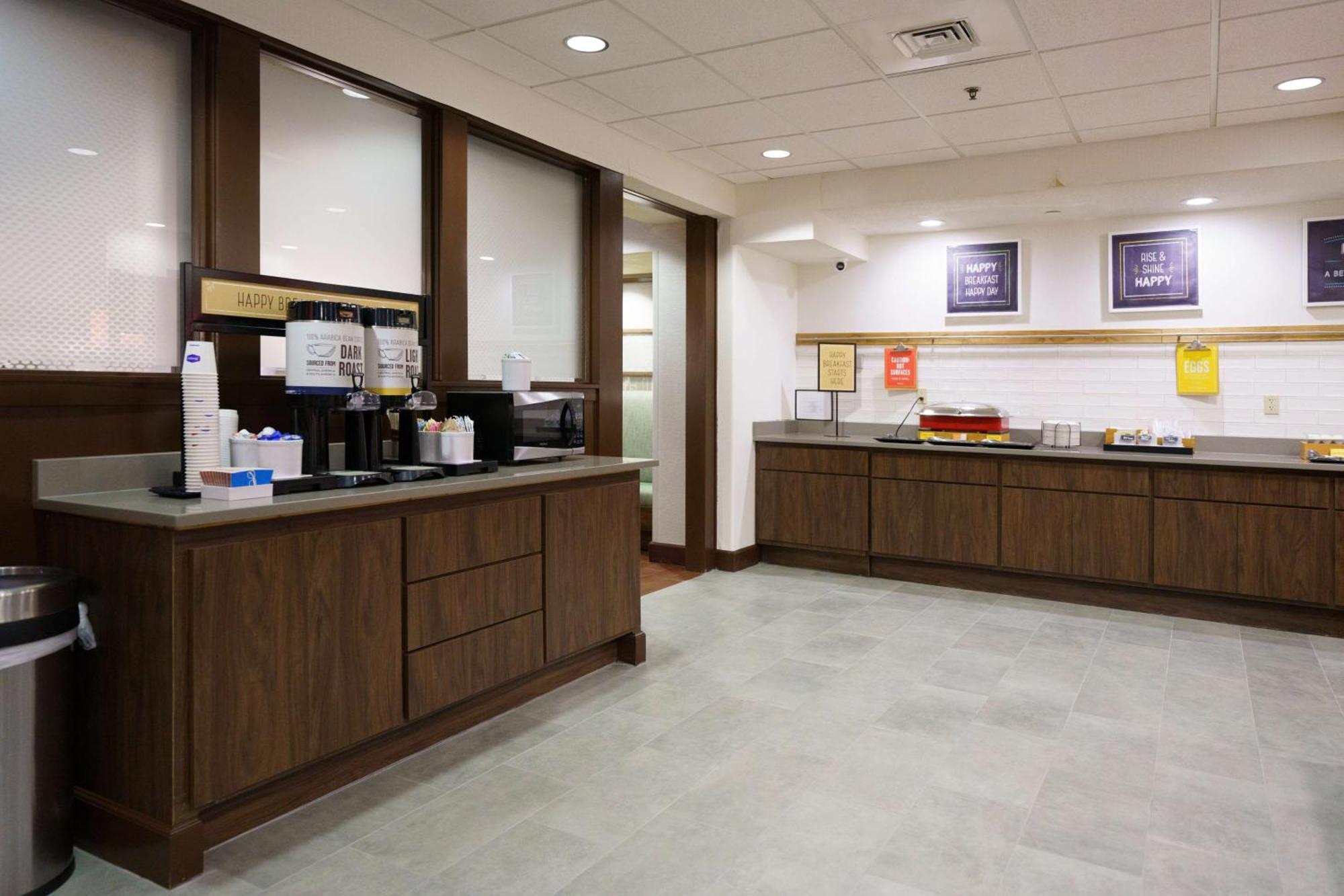 Hampton Inn Hays-North Of I-70 Екстериор снимка