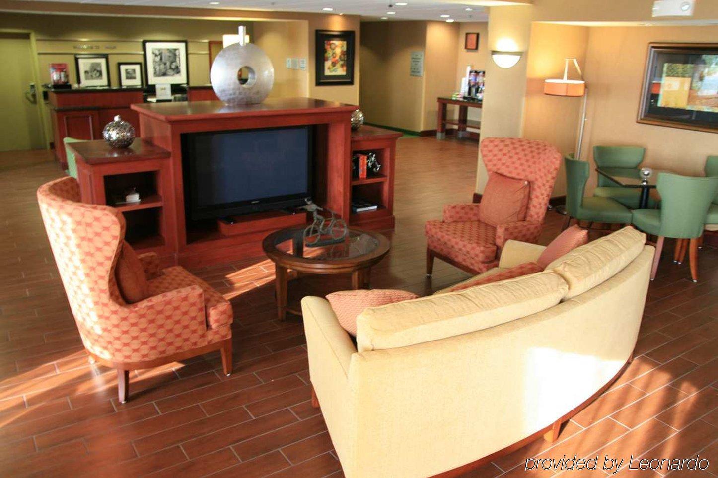 Hampton Inn Hays-North Of I-70 Екстериор снимка