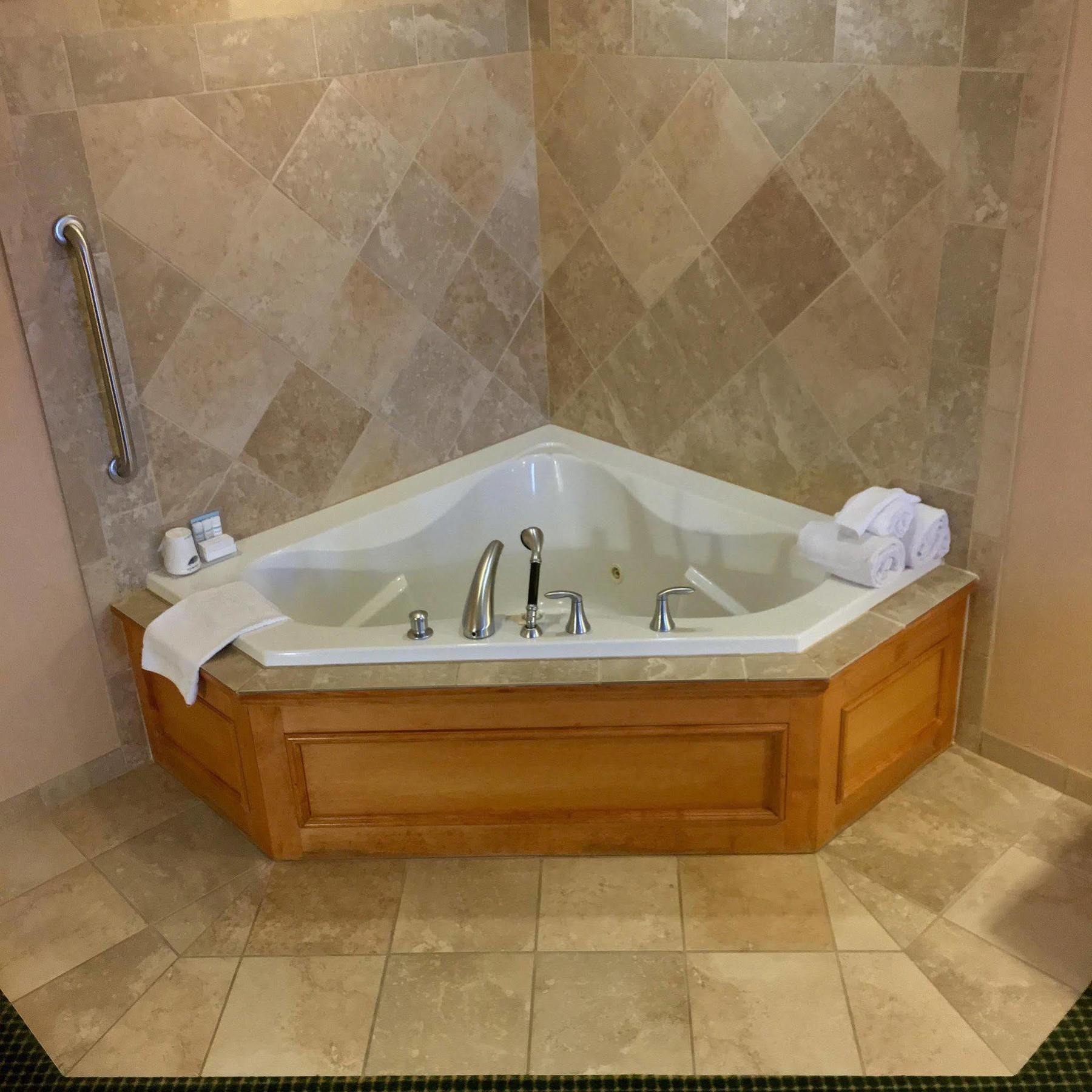 Hampton Inn Hays-North Of I-70 Екстериор снимка